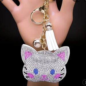 🆕️🐱 WHITE RHINESTONE CAT FACE BAG CHARM & KEY CHAIN🐱